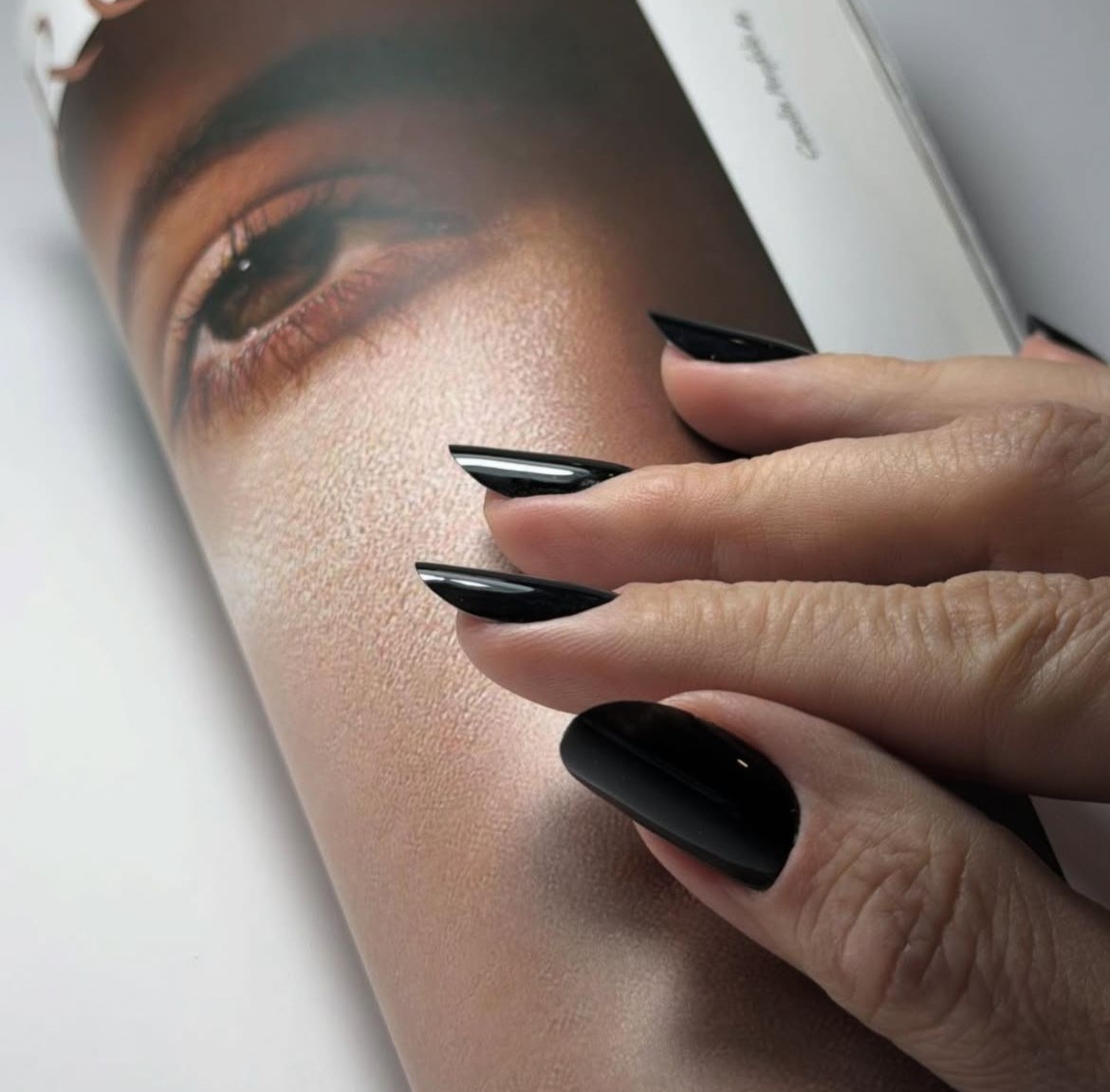 Unhas pretas stiletto