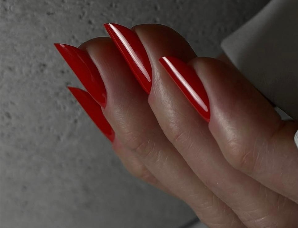 Unhas vermelhas brilhantes
