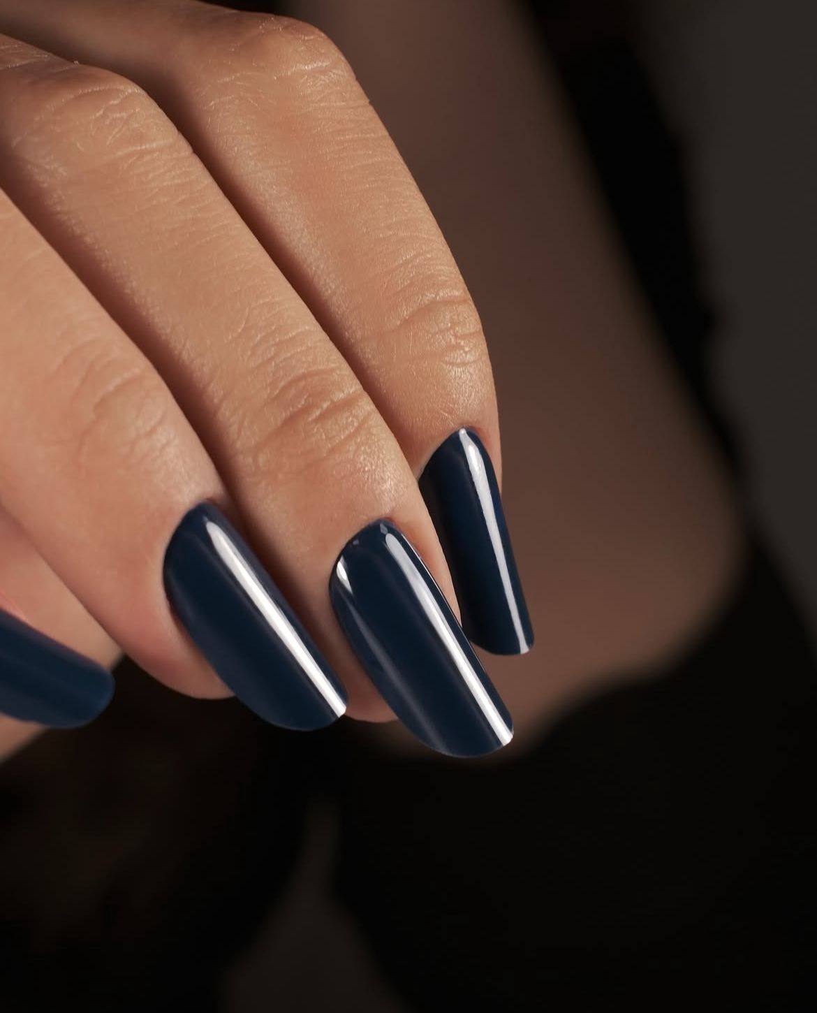Unhas azul escuro