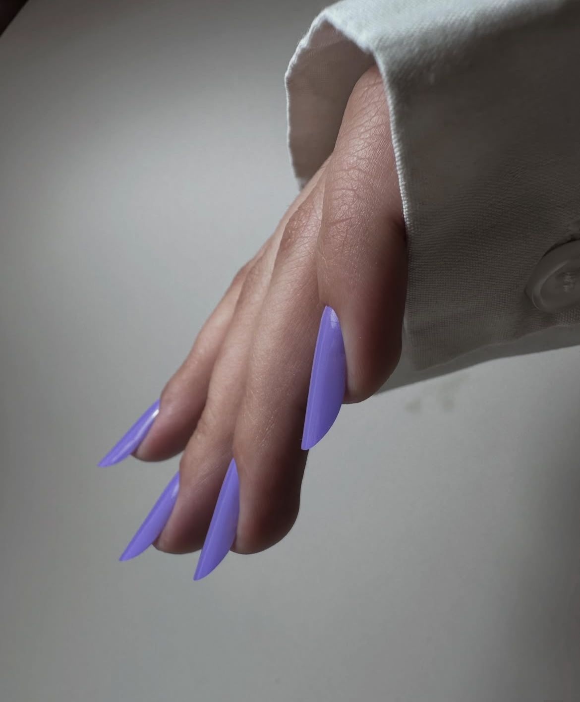 Unhas lilás